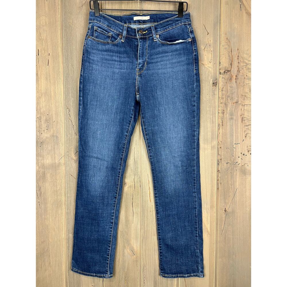 Levi’s Women’s Classic Straight Leg Jeans, 28